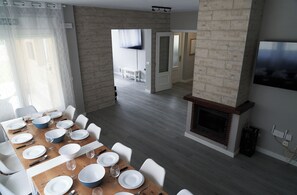 Dining - Villa con Piscina Climatizada en el Interior de la Casa y Mucho más (Los Ángeles de San Rafael)