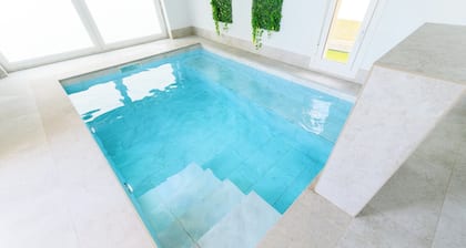 Villa con Piscina Climatizada en el Interior de la Casa y Mucho más