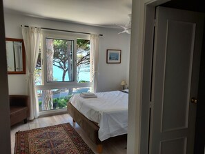 3 slaapkamers, een strijkplank/strijkijzer, wifi, beddengoed