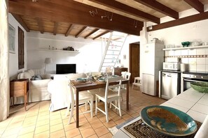 Interior - Charming Penthouse with terrace in Palma Old Town - available 15 August  (Palma)