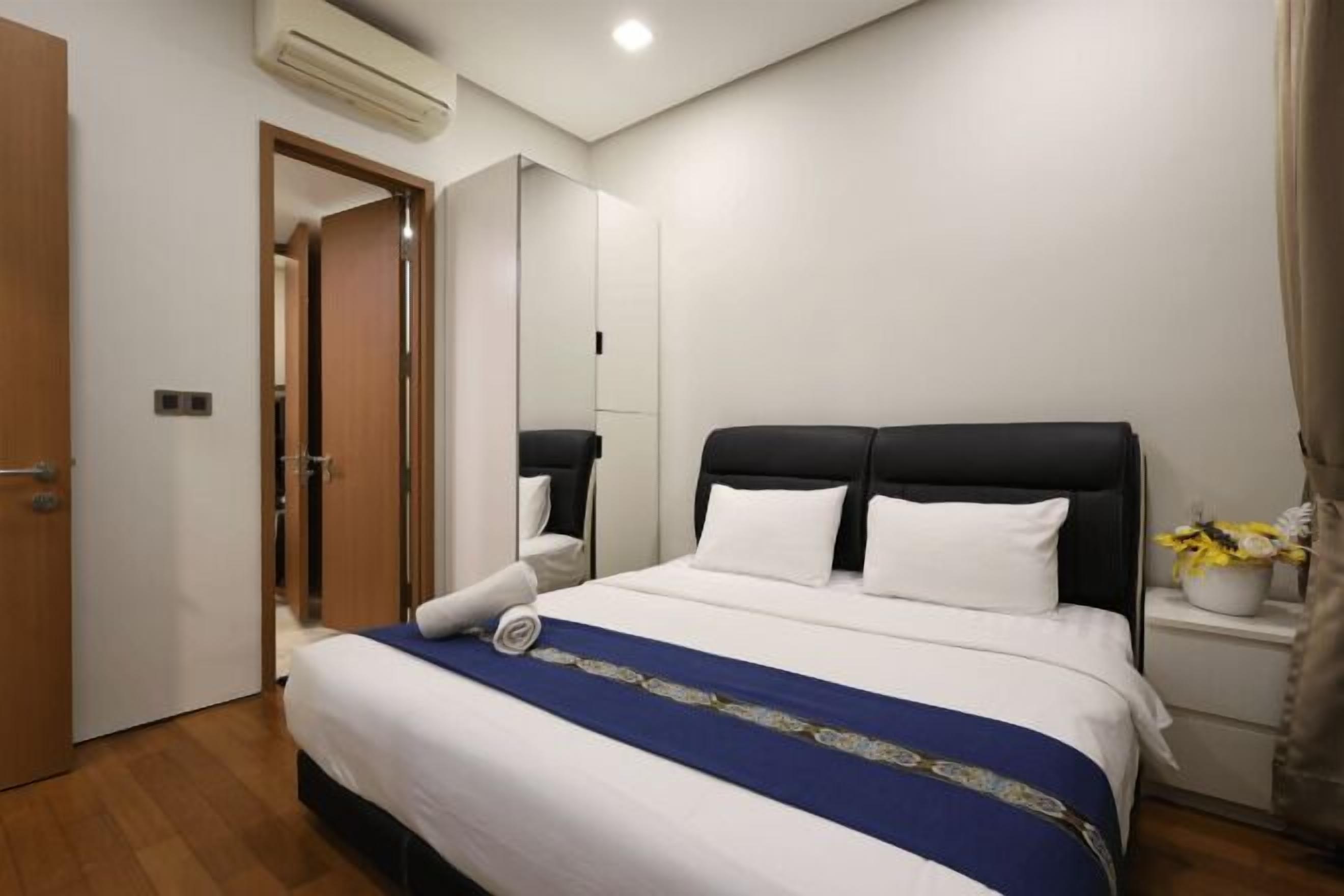 Individually decorated, individually furnished, desk, laptop workspace