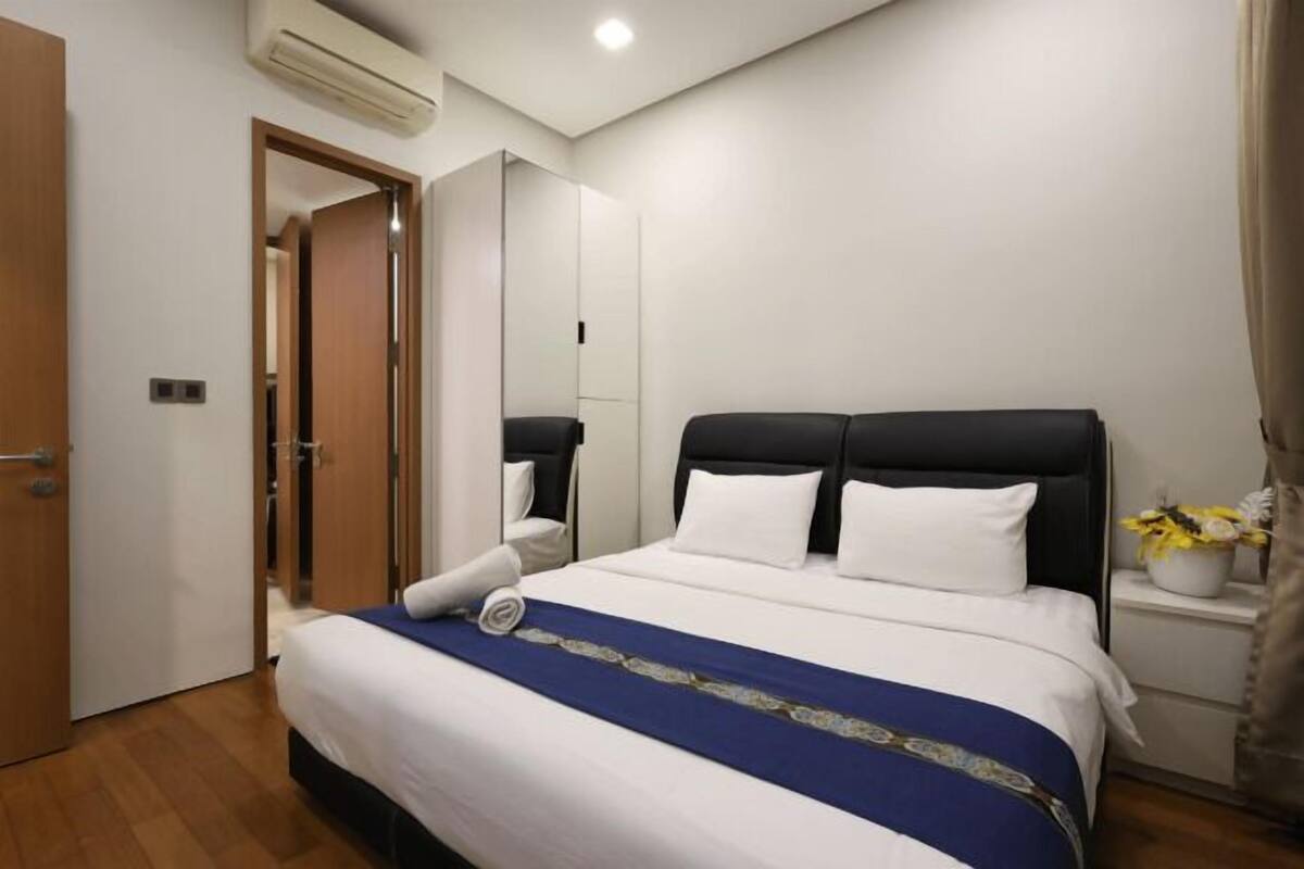 Individually decorated, individually furnished, desk, laptop workspace