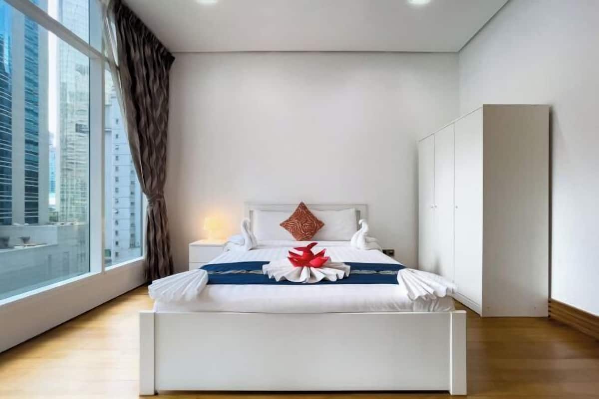 2 bedrooms, desk, laptop workspace, iron/ironing board