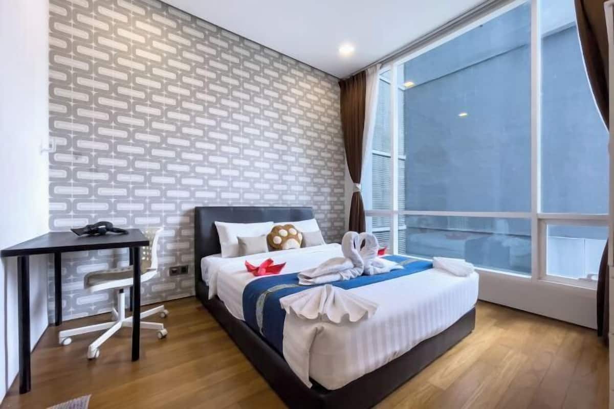 2 bedrooms, desk, laptop workspace, iron/ironing board