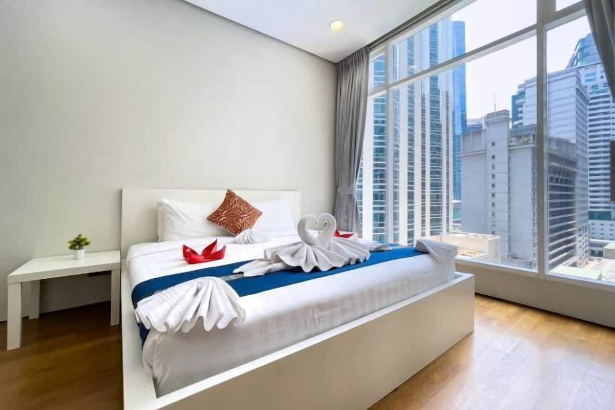 2 bedrooms, desk, laptop workspace, iron/ironing board