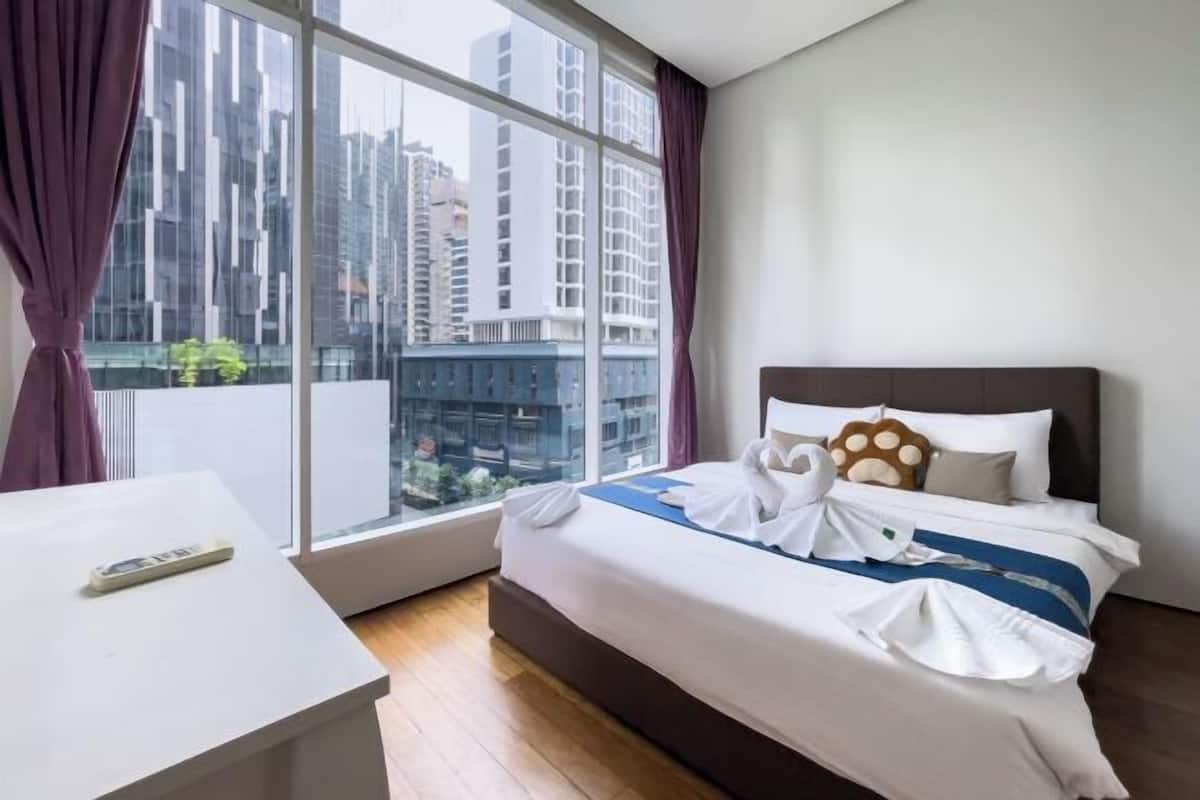 2 bedrooms, desk, laptop workspace, iron/ironing board