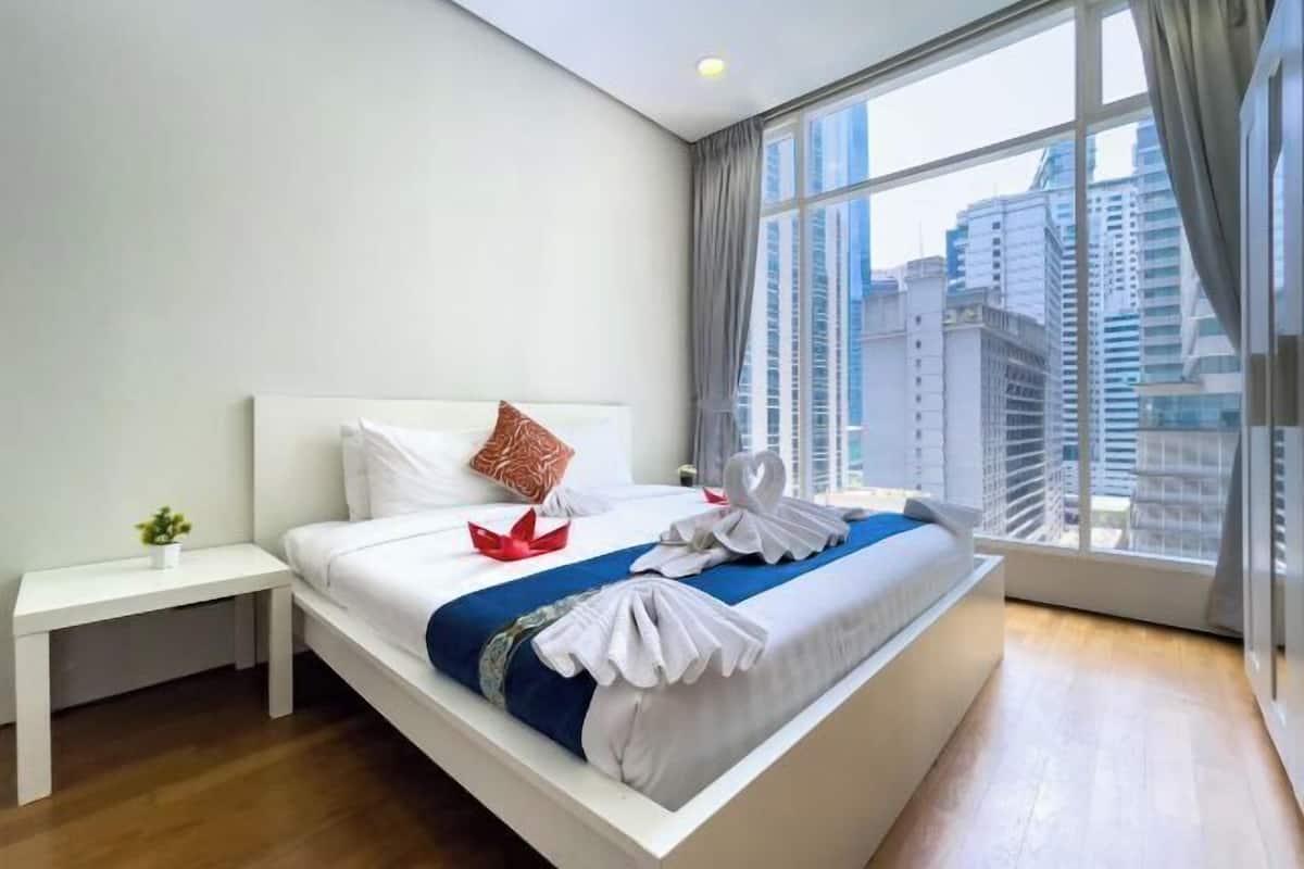 2 bedrooms, desk, laptop workspace, iron/ironing board