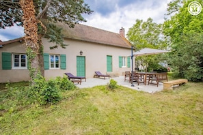 Outdoor dining - Le Petit Chambi - CHAMBILLY (CHAMBILLY)