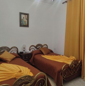 7 bedrooms, iron/ironing board, WiFi, bed sheets