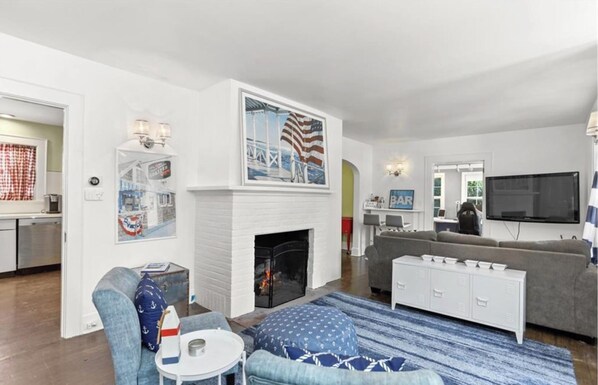 Smart TV, fireplace, video games