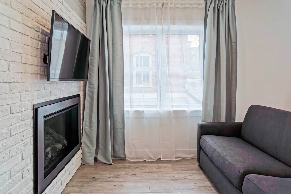 Fernseher, Kamin, Arbeitsbereiche