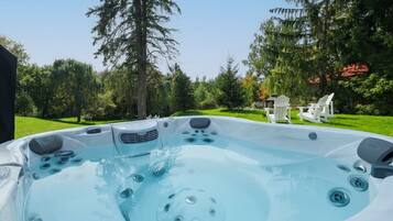 Bain à remous extérieur