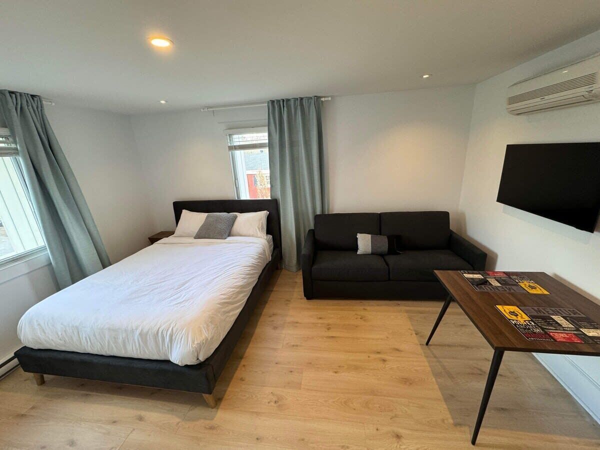 1 bedroom, iron/ironing board, travel crib, WiFi