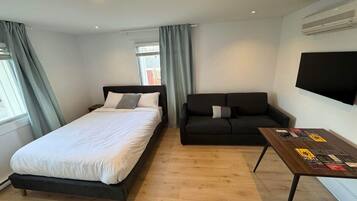 1 bedroom, iron/ironing board, travel crib, WiFi