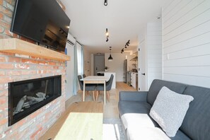 TV, fireplace - Condo in a building suite 203 (Bromont)
