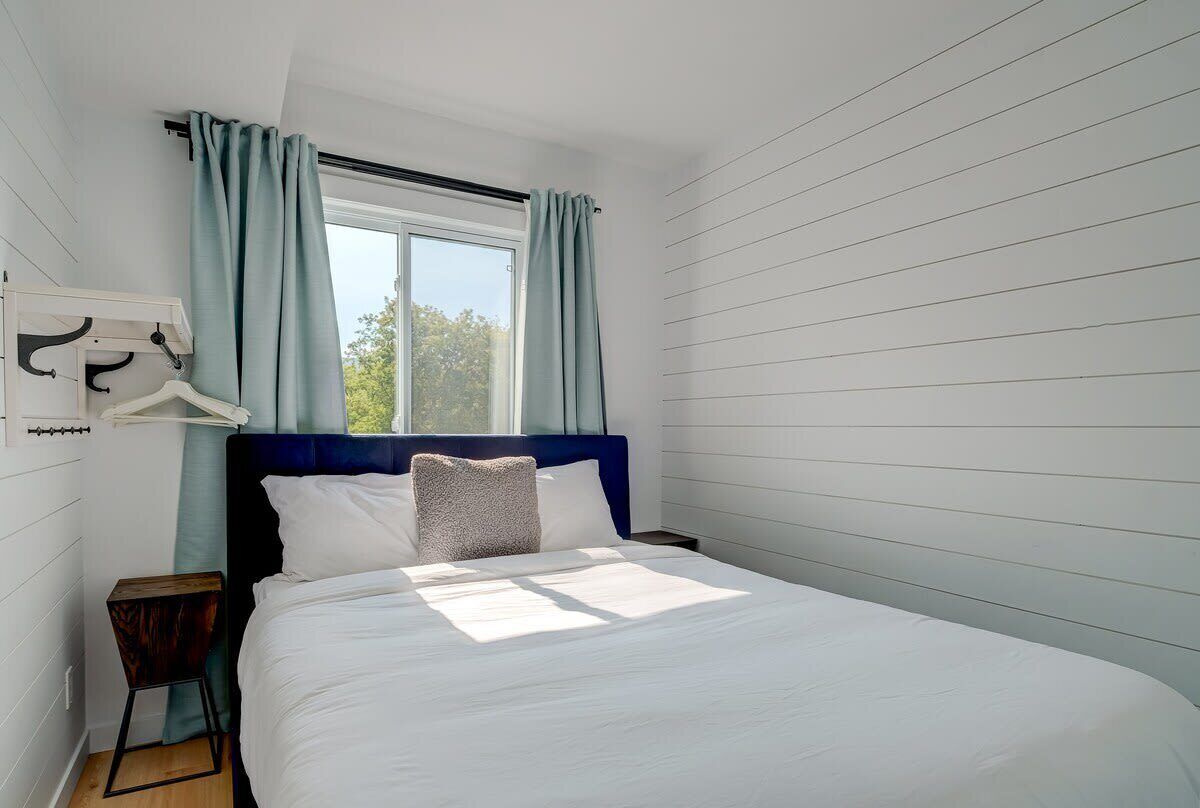 1 bedroom, iron/ironing board, travel crib, WiFi