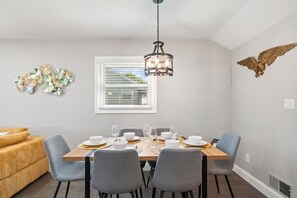 Dining - Luxurious - MGM - 10 miles to national Mall!

 (Oxon Hill)