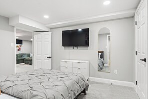 4 bedrooms, desk, iron/ironing board, free WiFi