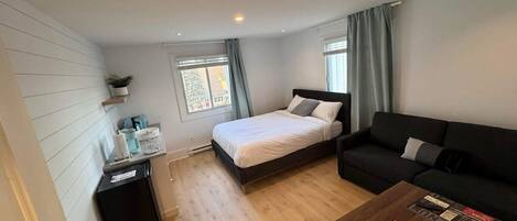 1 bedroom, iron/ironing board, travel crib, WiFi