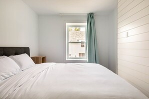 2 bedrooms, iron/ironing board, travel cot, WiFi