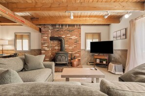 Smart-TV, Tischfußball, Tischtennisplatte