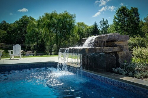 883 suite 102 Bromont Vieux Village   2cac , foyer