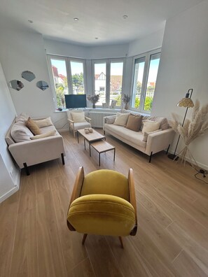 Smart TV, ping pong, books