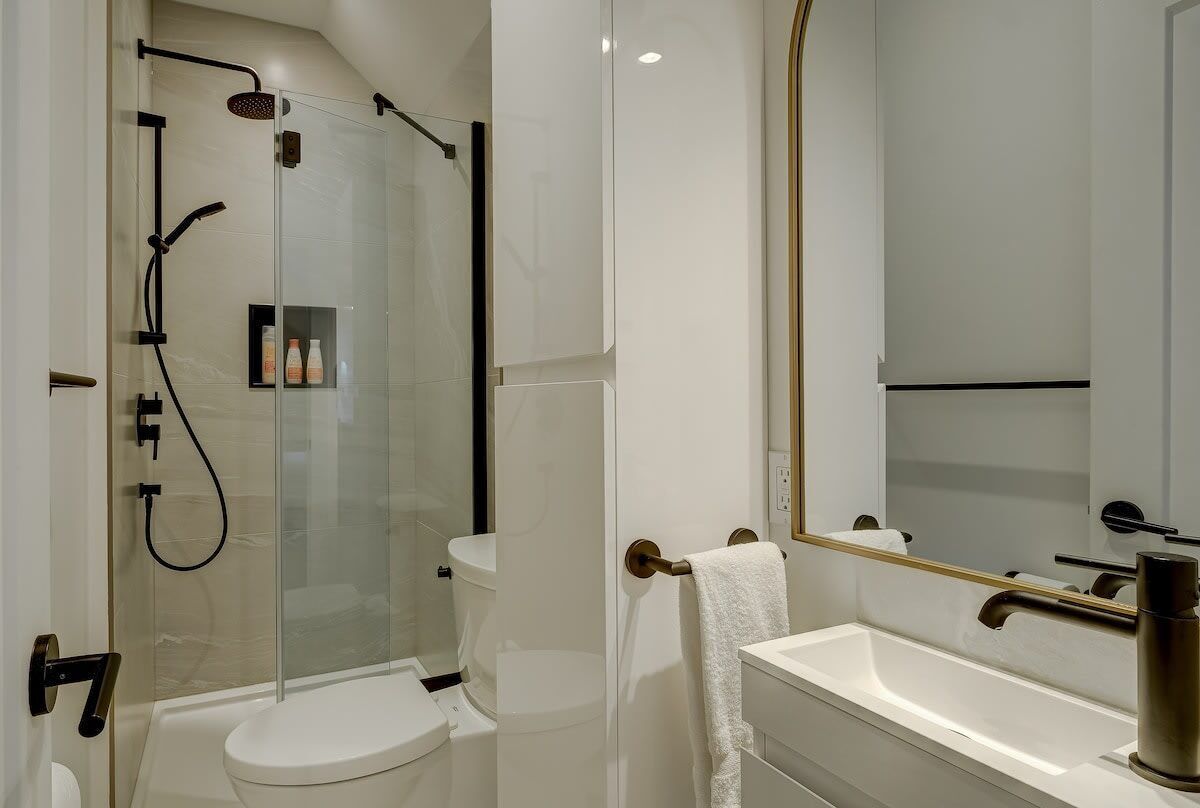 Douche, sèche-cheveux