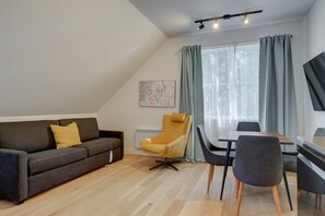 Fernseher, Kamin, Arbeitsbereiche