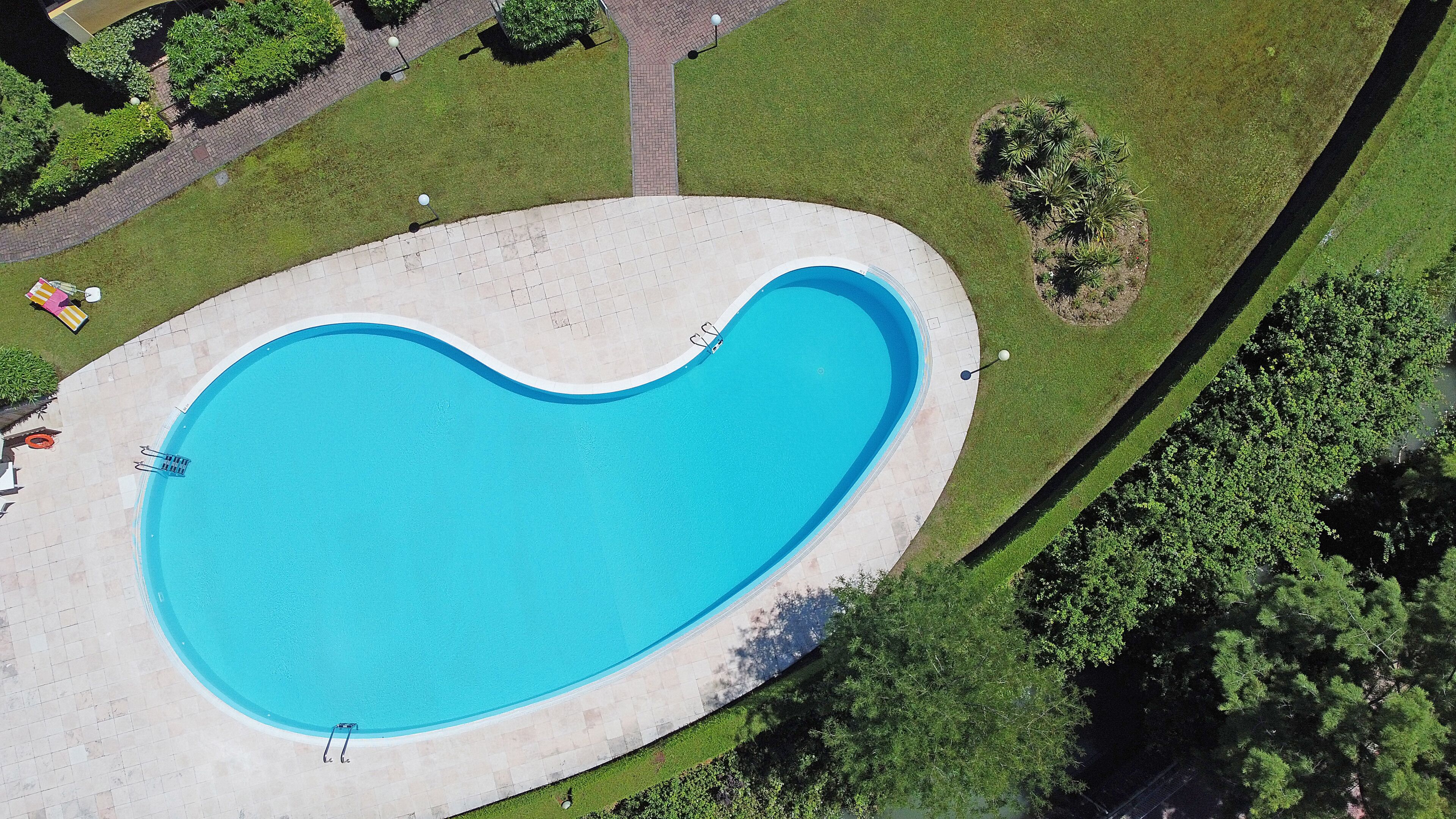 Sæsonbestemt udendørs pool