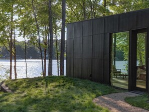 Exterior - Designer's Glass Lakehouse (Warren County)