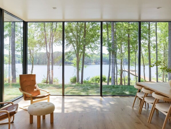 Dining - Designer's Glass Lakehouse (Warren County)