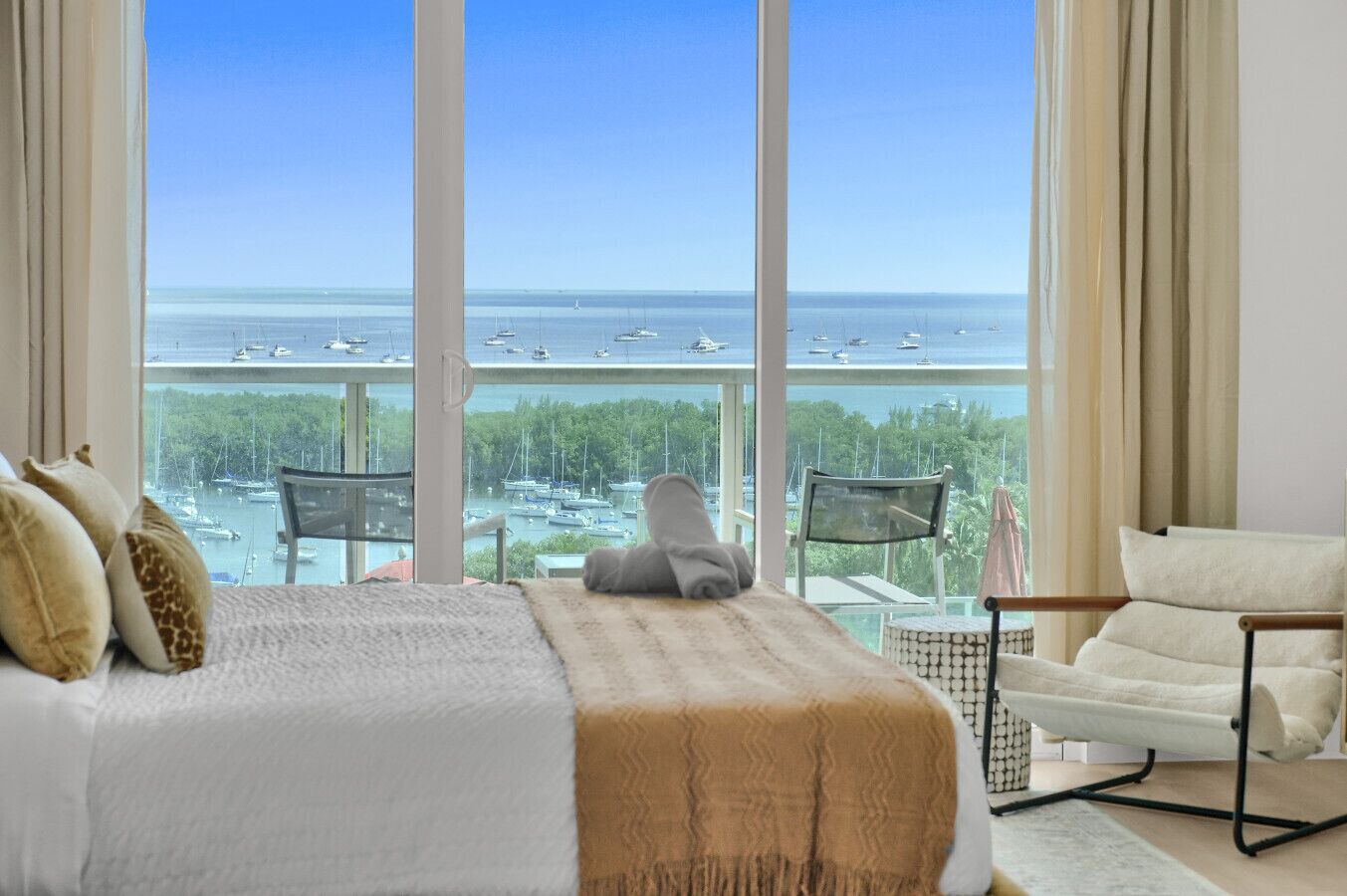 1 غرفة نوم ومكتب ومكواة/لوح كي وسرير سفر