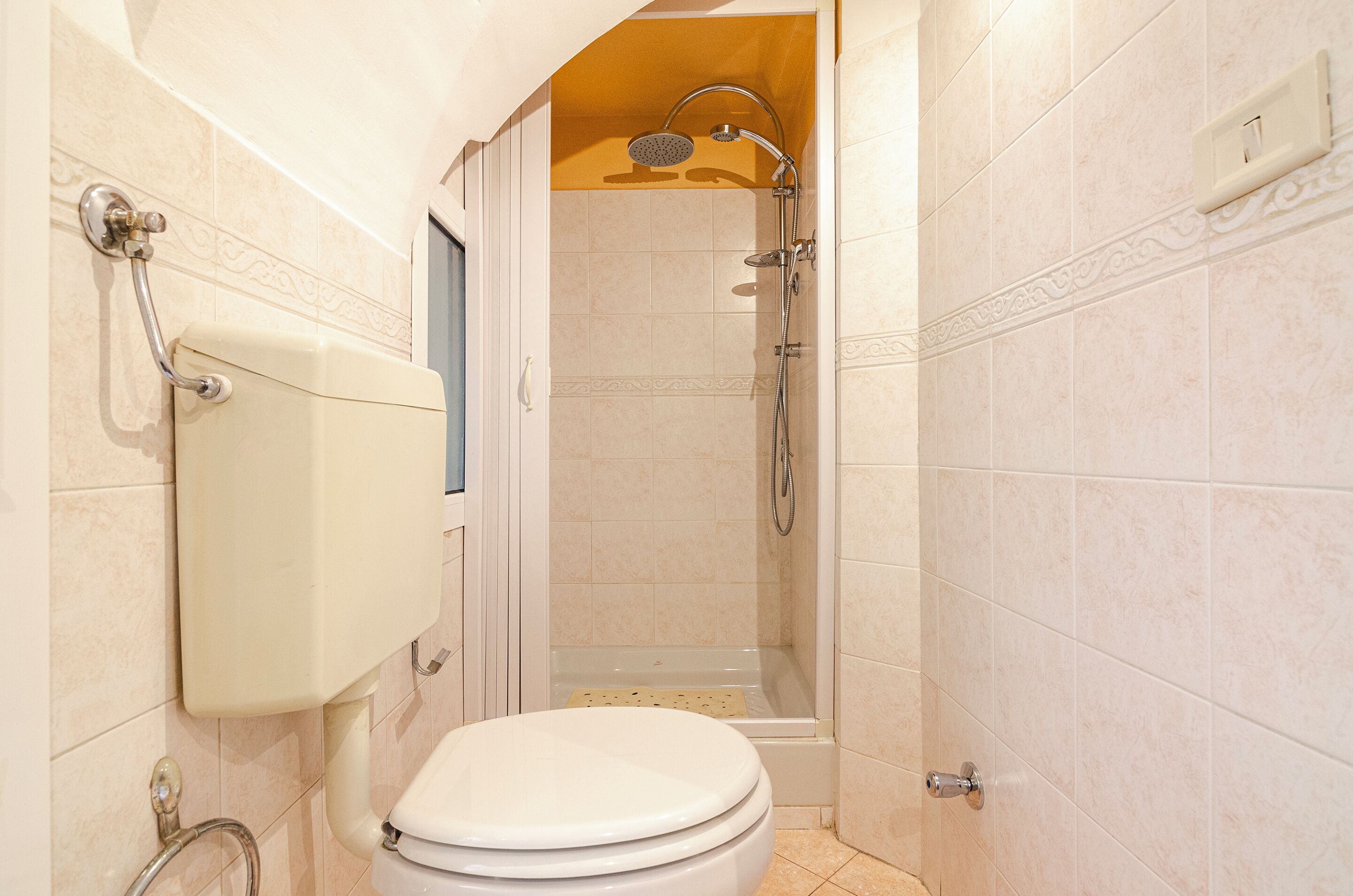 A bathroom with a toilet, a shower, and a bathtub.