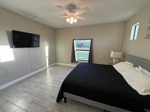 4 habitaciones, tabla de planchar con plancha y cuna de viaje