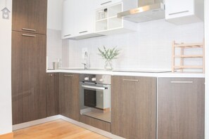 Ofen, Wasserkocher mit Kaffee-/Teezubehör, Toaster