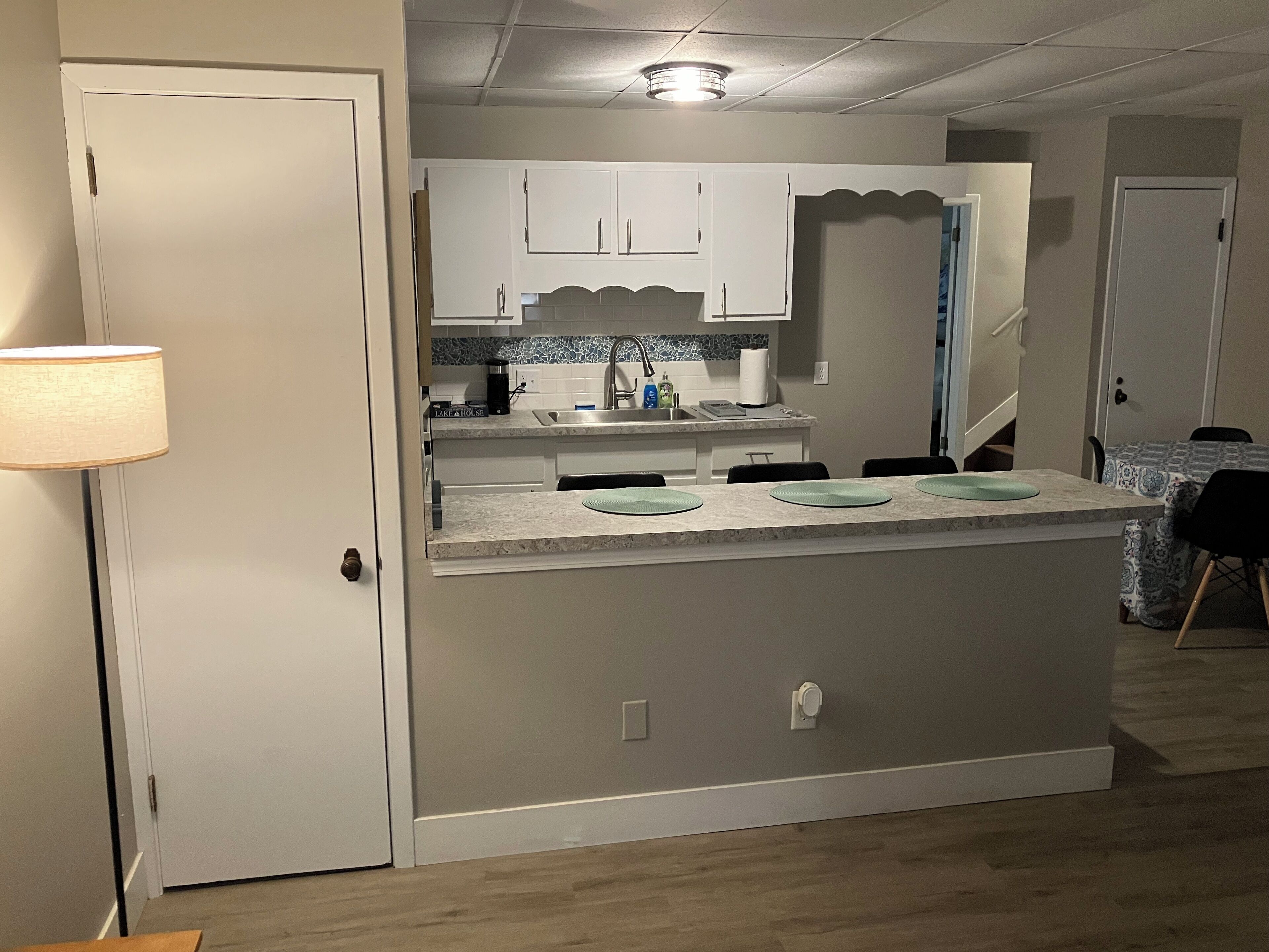 Fridge, microwave, stovetop, cookware/dishes/utensils