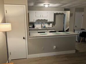 Fridge, microwave, stovetop, cookware/dishes/utensils - The Breakwall Suite! (Fairport Harbor)