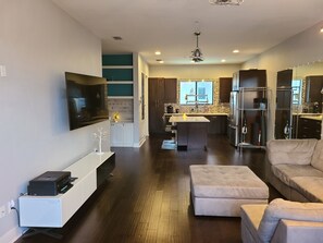 Smart-TV, Videospiele, Bücher, Computerbildschirme