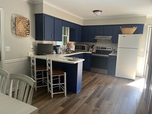 Fridge, microwave, oven, stovetop - Charming pet-friendly, beach home near Bethany Beach- great local attractions.  (Ocean View)