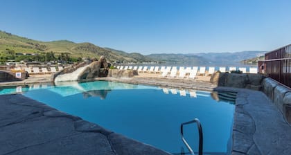 Grandview 645 Waterfront condo on Lake Chelan
