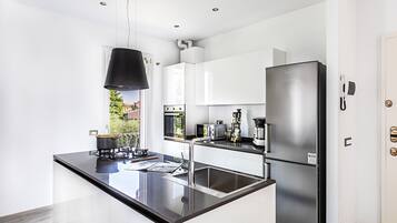 Apartment, Balcony, Pool View | Private kitchen | Toaster