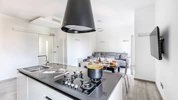 Apartment, Balcony, Pool View | Private kitchen | Toaster