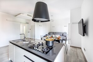 Apartment, Balcony, Pool View | Private kitchen | Toaster - Il Quadrifoglio D4 Apartment  (Sirmione)