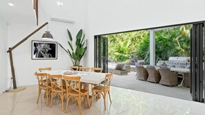 Dining - Belle Escapes Villa Aurelia (Palm Cove)