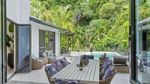 Outdoor dining - Belle Escapes Villa Aurelia (Palm Cove)