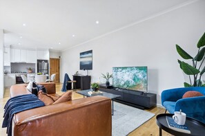 TV - The Fulton Residence (Saint Kilda East)