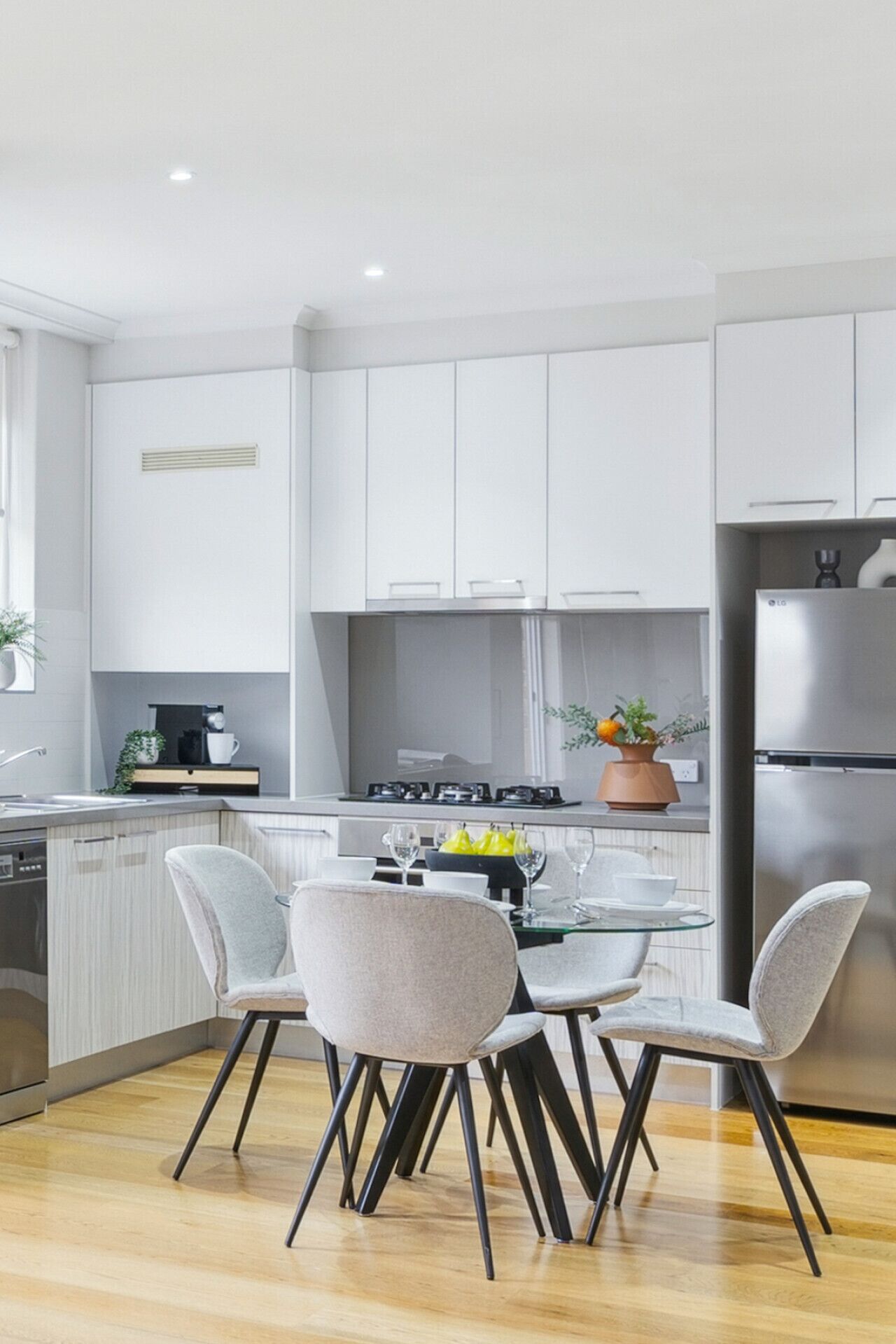 Coffee/tea maker, fridge, microwave, oven
