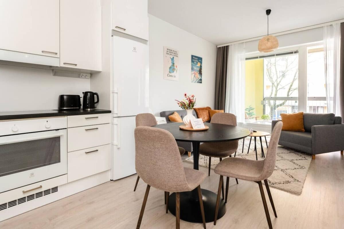 Superior-Apartment, 1 Schlafzimmer | Wohnzimmer | 55-Zoll-Flachbildfernseher mit Kabelempfang, Fußbodenheizung