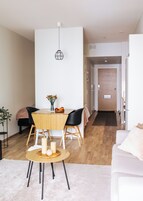 Standard Condo, 1 Queen Bed with Sofa bed, Non Smoking, Kitchen | Individually decorated, individually furnished, desk, laptop workspace